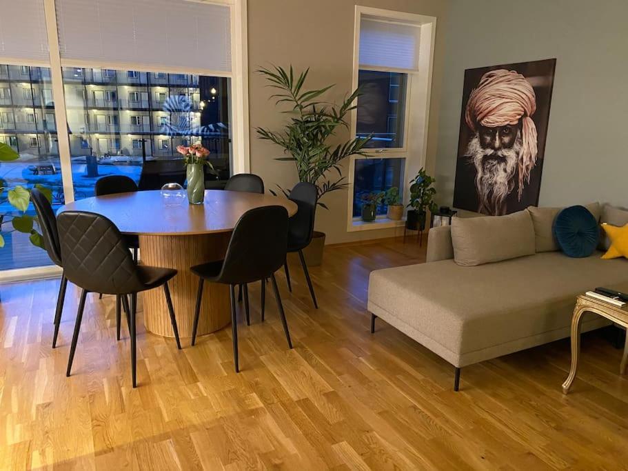 Appartement Stroken Inkl Parkeringskjeller. *